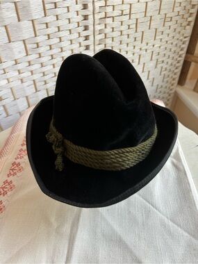 VALUGA Traditional Tyrolean Hat Alpine Bavarian Black Velour Green Band Kids
